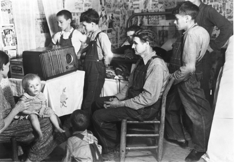 A rádiózás a '30-as években még családi program volt